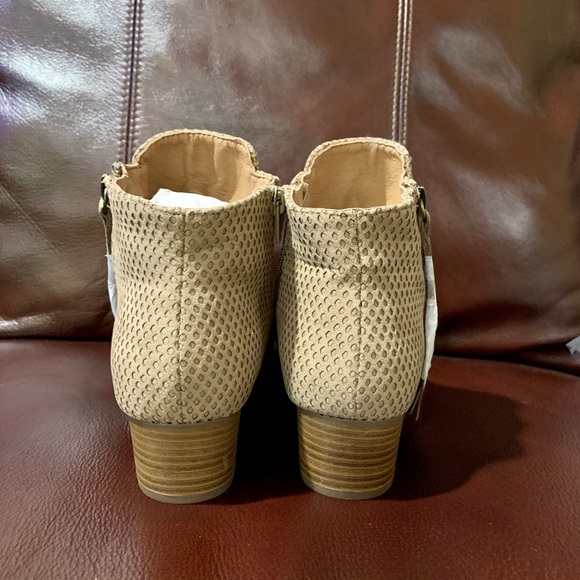 Leighton New Tan Ankle Boots - Picture 3 of 5